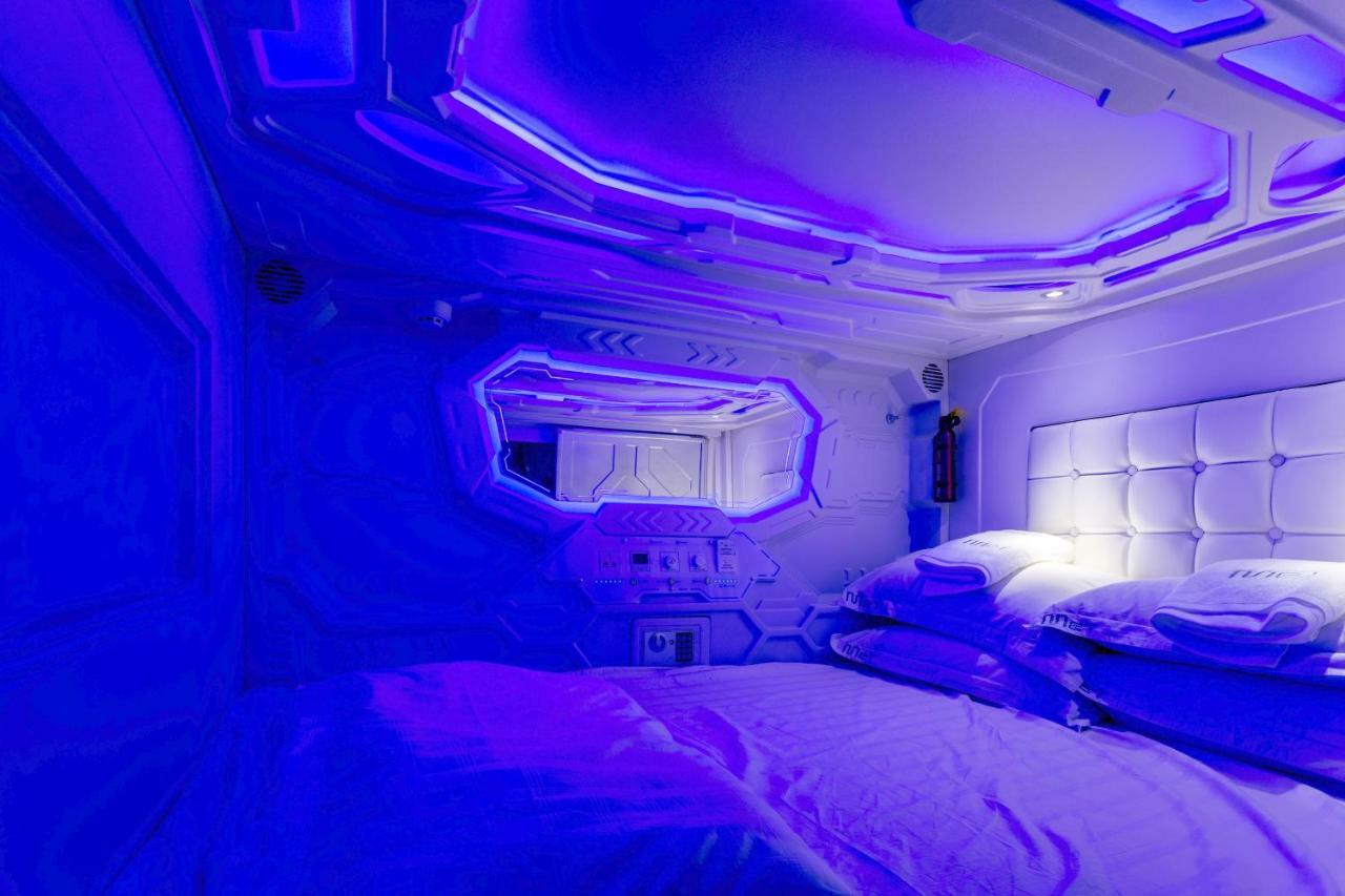 Met A Space Pod At Arab Street Singapore Exterior photo